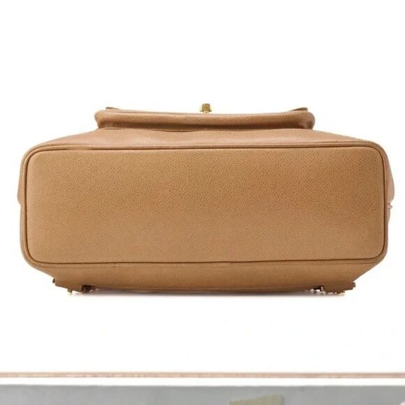 Authentic CHANEL vintage beige brown caviar bucket with pouch - Picture 4 of 13